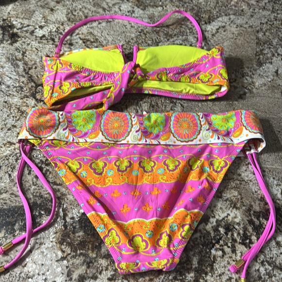 Trina Turk 2-pc swimsuit size 8, like new condition worn once. - Picture 2 of 4